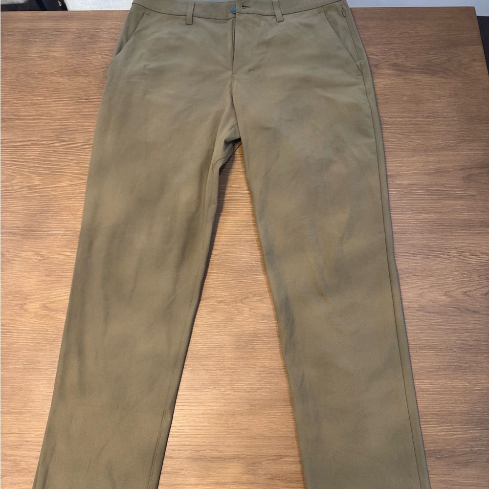 lululemon athletica Men's Khaki Chinos - 32/34